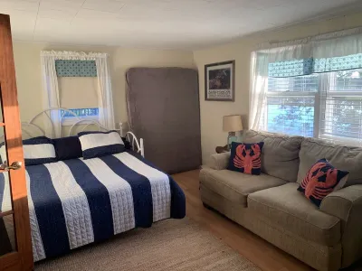 Waterfront Port Bay Cottage with Private Dock
