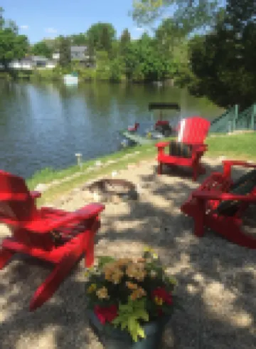 Cozy Cabin w Lake View. Book Now for Fall. Pumpkins, Apples, Campfire. Pets ok!