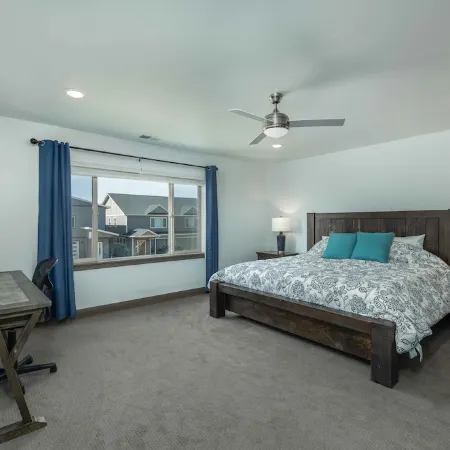 Large Townhome, Fenced Yard, 4 Miles to Downtown & MSU, A/C, Walking Trails