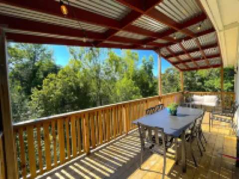 Fully Remodeled Private Wine Country Bungalow! Sunny Treetop Views, Luxury Beds