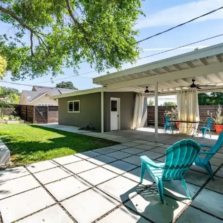 Close to Downtown! Gorgeous MidCentury w/fire pit