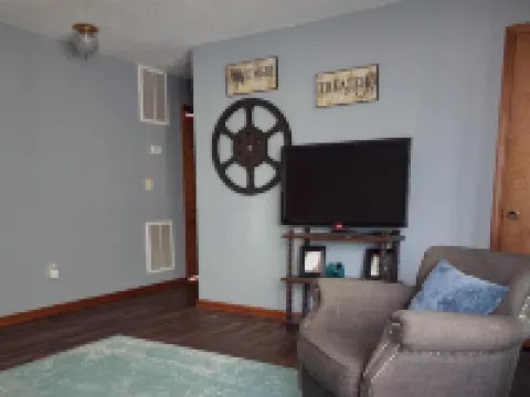 Shady Shelter - Quiet Comfort, Family Friendly - close to everything! 奧爾尼酒店