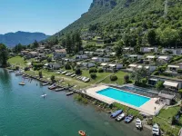 Directly on the lake with terrace Hotels in Idro