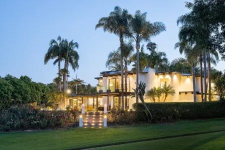 Grand Blanc Maison Ultra Luxury Villa in San Diego