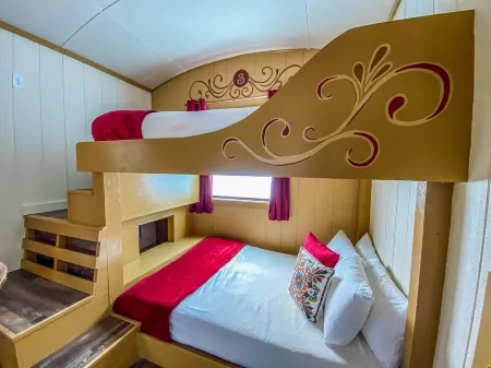 Unique Scarlet Gypsy at Four Fillies Lodge