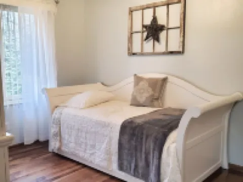 Beautiful 4Br/2BA Minutes to Asheville Airport/Agriculture Center/Sierra Nevada Hotels in Fletcher