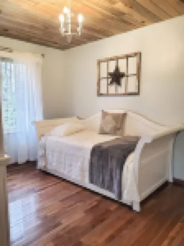 Beautiful 4Br/2BA Minutes to Asheville Airport/Agriculture Center/Sierra Nevada