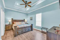 Views from 2 decks - 1000ft to the sand - HUGE deck with bar, views and games