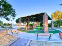 Calming 5 Bed, 3 Bath, in Good Location