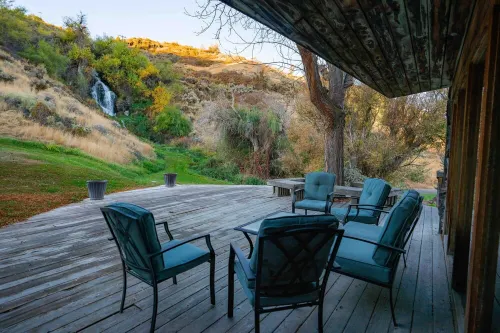 Waterfall House, Canyon Views and Private Waterfall