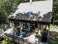 Peaceful woodsy retreat with stream and hiking on property / near Bethel Woods
