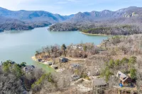 Lakeside Serenity• Mnt Views• Decks• Foosball Hotels in Lake Lure