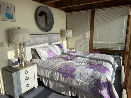 Cozy Beachfront Cabin with Panoramic View of Pacific Ocean and Netarts Bay Отели в г. Нетартс