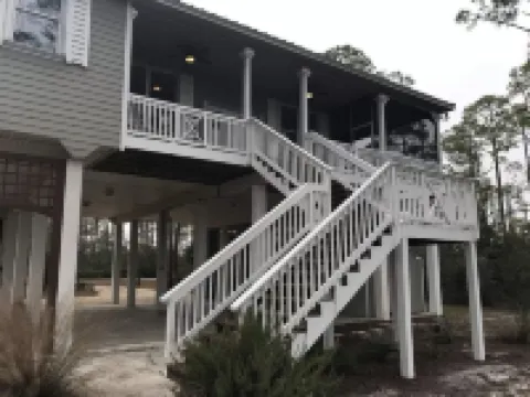 Tide Creek Lookout- Entire Home- 3 Bedrooms, 6 Beds