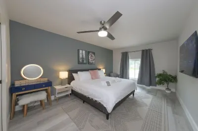 Private Pool Oasis in the heart of DFW! Quiet and central. Hotels near RDA PROMART