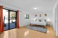 Modern 4 Bedroom Vacation home @ Castro Valley, King or Queen for all