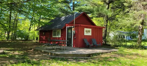Private Log Cabin, 4 min walk to Torch Lake