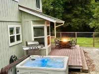 Spacious Sequoia Estate Hotels in Eureka