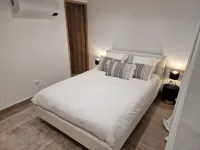 Superb ground floor apartment. Hotels in Bandol