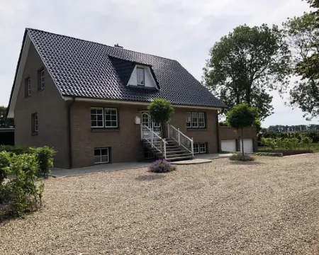 Ferienwohnung mit Weitläufigen, Parkähnlichen Garten, Pavillon und Bouleplatz Hotels in Bosau