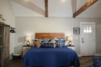 Cabin D by the Pond - King bed - Swimming Pool