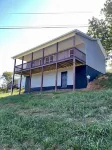 Relaxing Hillside Getaway with a Mountain View Hotels near Currahee Brewing Company