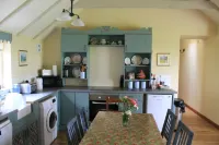 2 self-catering cottages booked as one with secure garden area. Hotels in Banff