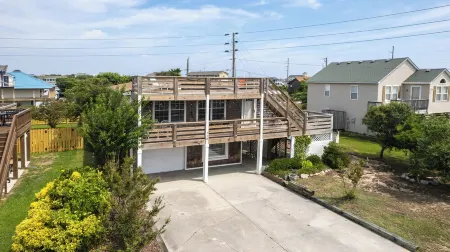 Short Walk to Beach - Hot Tub - Community Pool - YMCA Access - Family Friendly