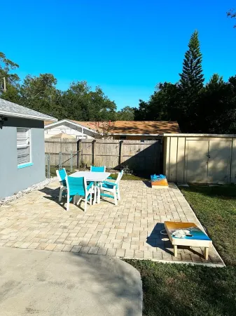 Very clean, close to the beach and great for long term stays as well. Huge yard Отели рядом с достопримечательностью «Ларго Спортс Комплекс»