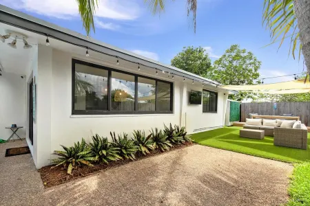 Tropical Beach House!