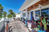 Eldorado Gem. 1 Minute Walk to the Goregrous Beach at Clearwater Beach North.