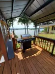 Lakeshore Cottage in Cadiz, Ky has waterfront panoramic views of Lake Barkley!