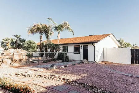 Centrally located cozy Studio in peaceful neighborhood!