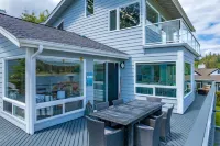 WATERFRONT 3BR/2BA MT RAINIER VIEWS, PRIVATE BEACH