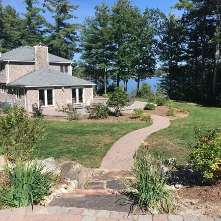 Lakefront Home, Snowmobilers & Cross Country Skiiers Paradise!