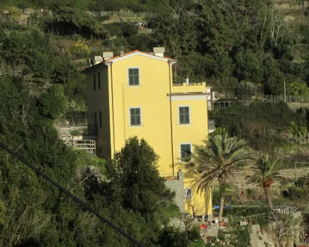 ELEGANT APARTMENT WITH EXTRAORDINARY SEA VIEW IN THE HEART OF THE FIVE LANDS Hotels in Corniglia