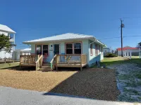 “Castaways" Atlantic Beach Family Fun Cottage