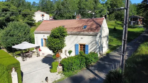 Maison de Charme à la Campagne, Avec Piscine Privée Hotels in Frayssinet-le-Gelat