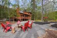 Creekside, , Hot Tub, Fire pit, Screened Porch, 10 min to EllijayOK AFTER STORM