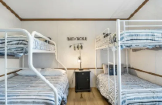 Lake Texoma RetreatSleeps 9 • FirePit • 2mi to Marina