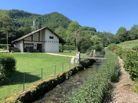 Cottage 6 people on the quiet riverside le Lizon  in Franche Comté