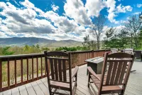 VIEWS! Spacious and relaxing cabin! VIEWS!