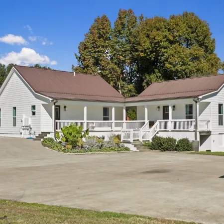 Hargrove House - Charming and Dreamy Retreat on 4 acres in Leiper's Fork