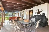 Modern Farmhouse - Hill Country Getaway - Texas Wine Country - 3-Star