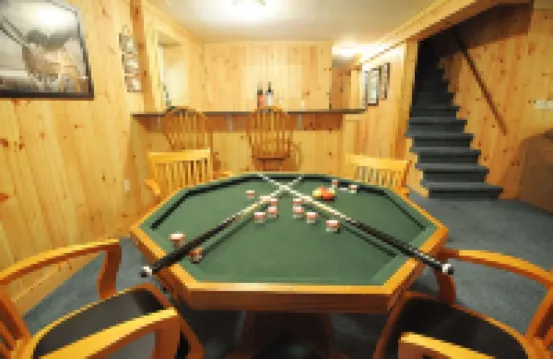 Secluded Poconos 5Br Lake Retreat with Beach Access and Skiing