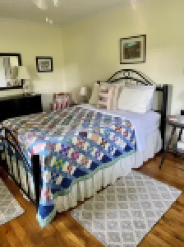 Entire home, quiet pastoral setting, 2 miles from Liberty University Campus