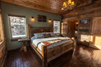 Elegant Cabin- Northfork Idaho Salmon River, Reunions, Secluded. Quiet. Views