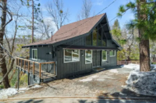 North Bay Lounge-NEW! Lake cabin: Gameroom and Lake Access! AC included
