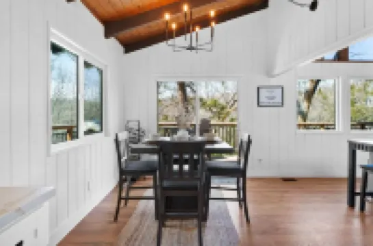 North Bay Lounge-NEW! Lake cabin: Gameroom and Lake Access! AC included