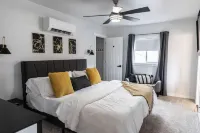 Updated Cozy Downtown Forest Retreat
